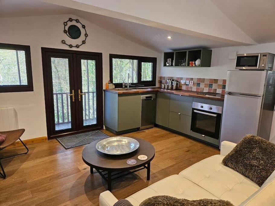 Treetops Lodge, Private Parking & Garden ทรูโร ภายนอก รูปภาพ