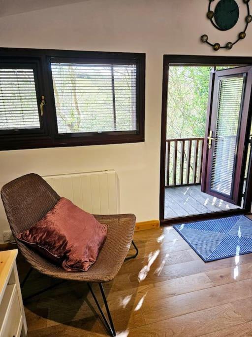 Treetops Lodge, Private Parking & Garden ทรูโร ภายนอก รูปภาพ