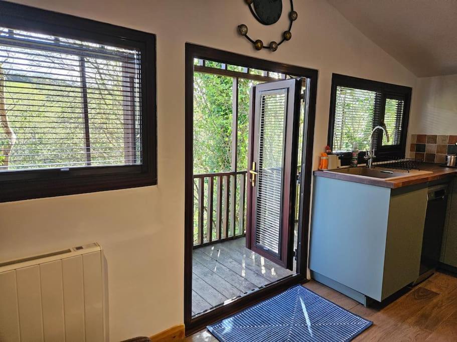 Treetops Lodge, Private Parking & Garden ทรูโร ภายนอก รูปภาพ
