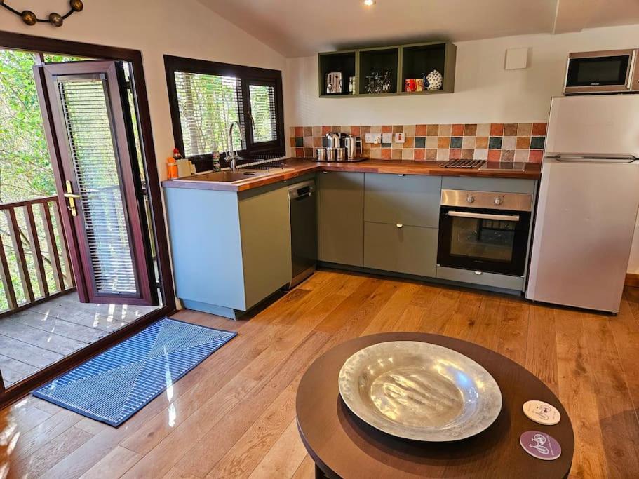 Treetops Lodge, Private Parking & Garden ทรูโร ภายนอก รูปภาพ
